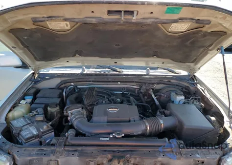 2005 Nissan Pathfinder Le z USA, uszkodzony, nr VIN 5N1AR18U75C713437